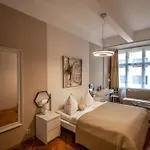 Wenceslas Sq 3bdr Appartement Prague